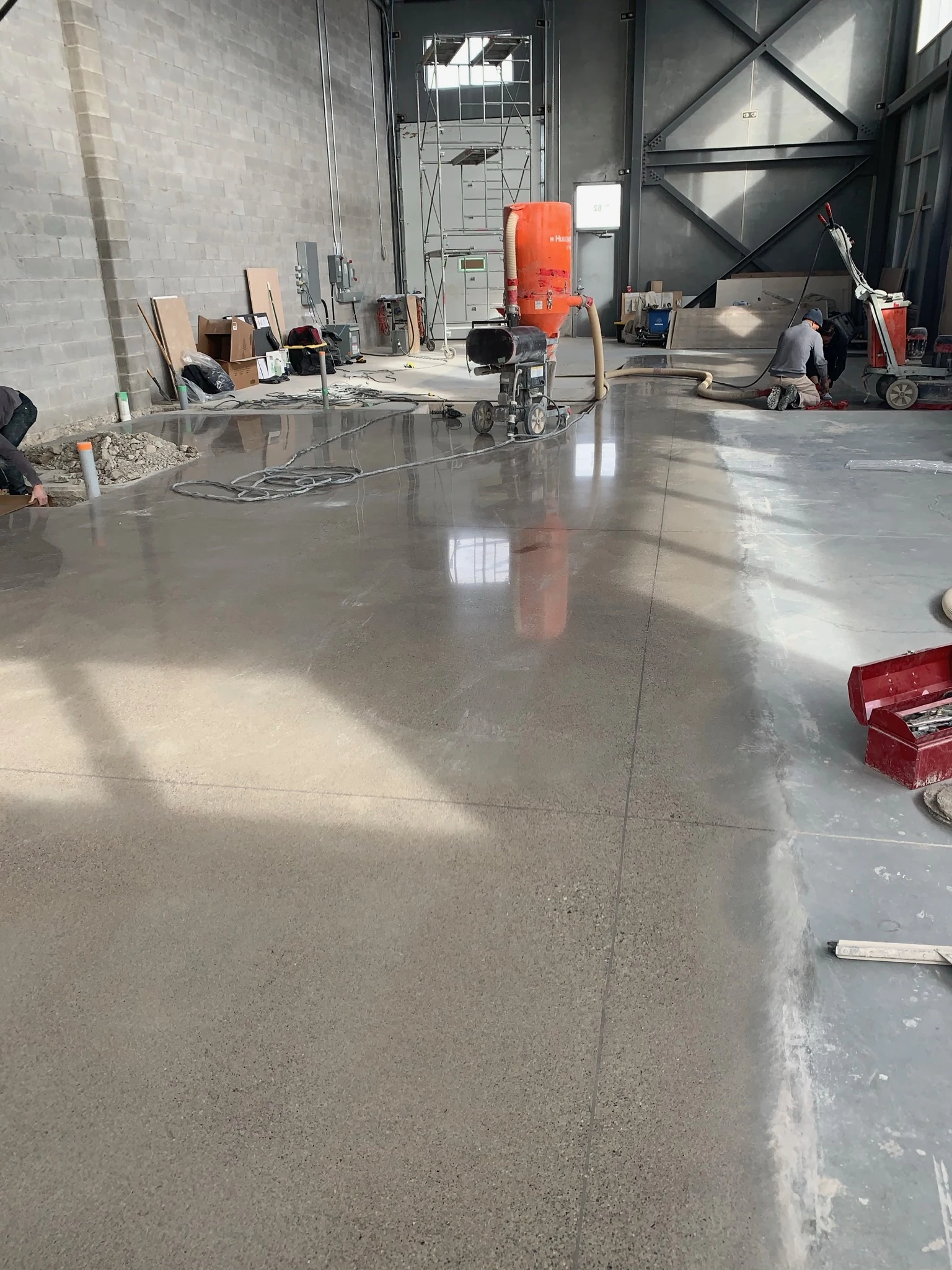 Industrial concrete floor by Fēnix Finish: warehouse
