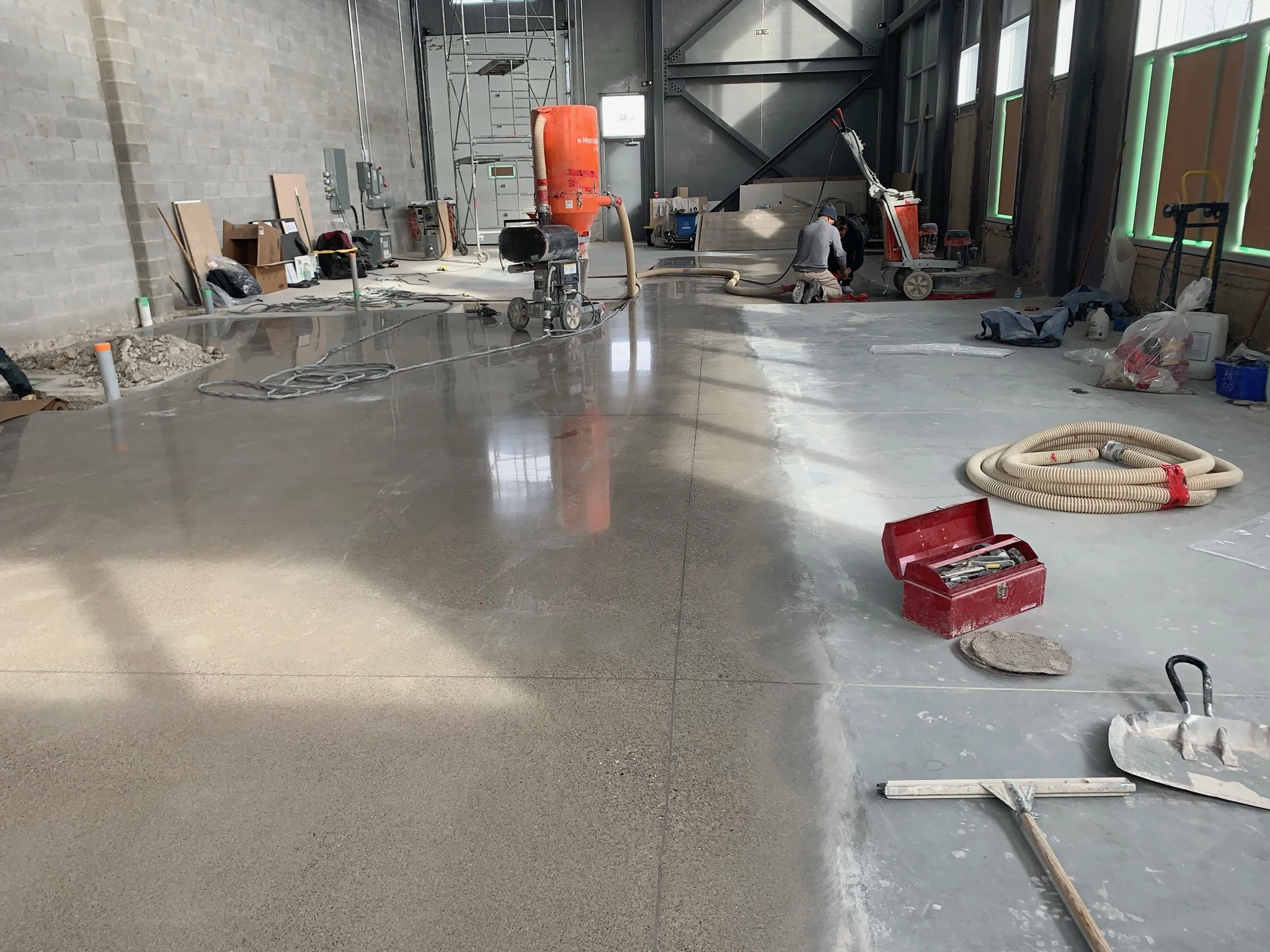Industrial concrete floor by Fēnix Finish: warehouse