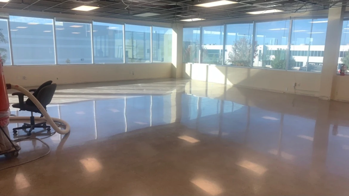 Commercial concrete floor by Fēnix Finish: office