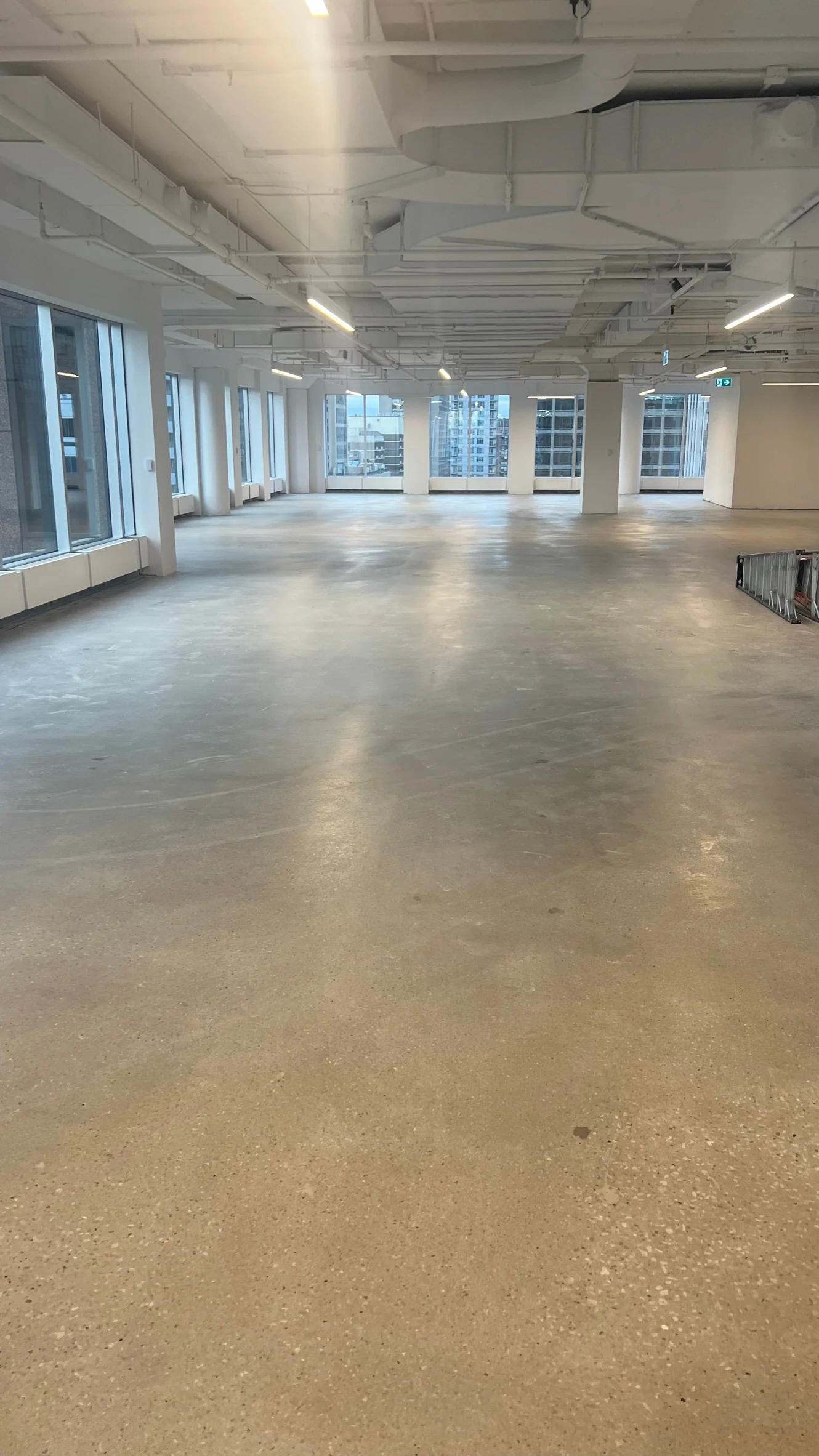Commercial concrete floor by Fēnix Finish: office floor