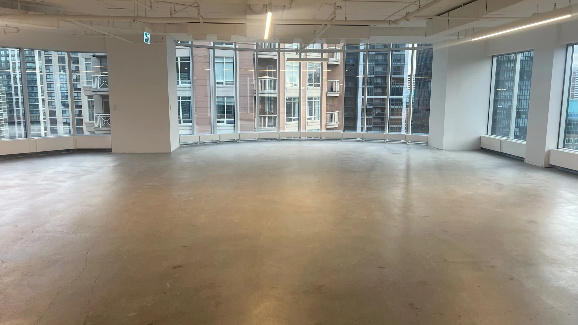 Ground and sealed concrete floor by Fēnix Finish in an office